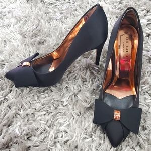 Ted Baker Black Satin Bow with Rose Gold Accents Stilleto Pump Heel Size 5.5